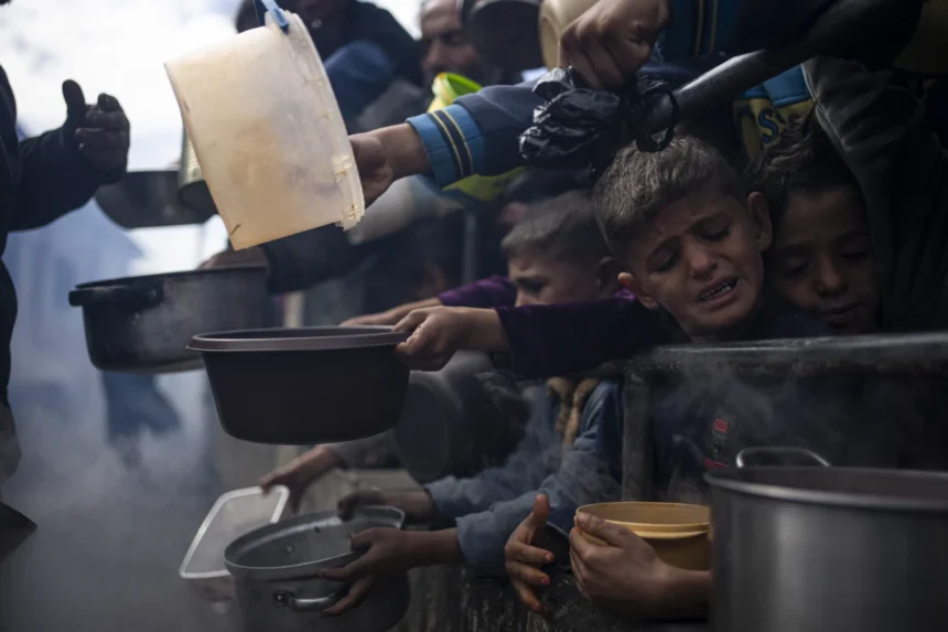 Gazze’de çocukları öldüren sadece İsrail bombaları değil. Şimdi bazıları açlıktan da ölüyor