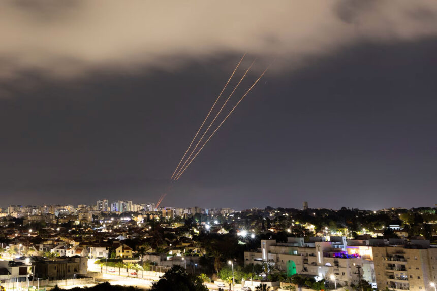 İran İsrail’e yüzlerce insansız hava aracı ve füzeyle misilleme saldırısı gerçekleştirdi