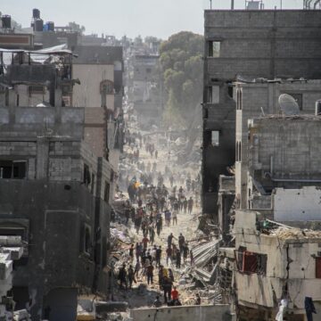 Gazzeli sağlık görevlileri, İsrail’in Refah’a düzenlediği hava saldırısında 12 Filistinlinin öldüğünü söyledi