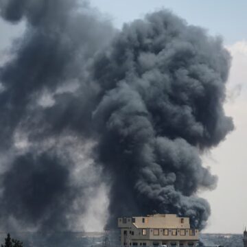 Hastalar ve sağlık görevlileri büyük Rafah hastanesinden kaçıyor